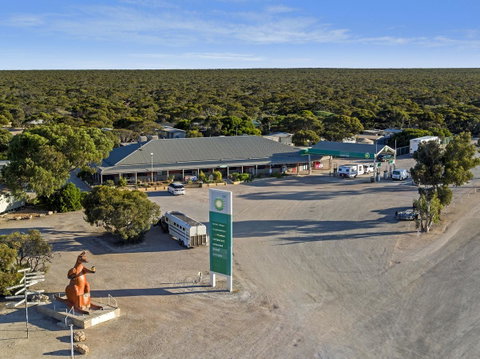 Border Village Roadhouse - Winery Find 22