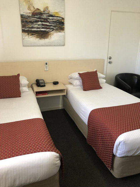 Adelaide Airport Motel - Winery Find 25