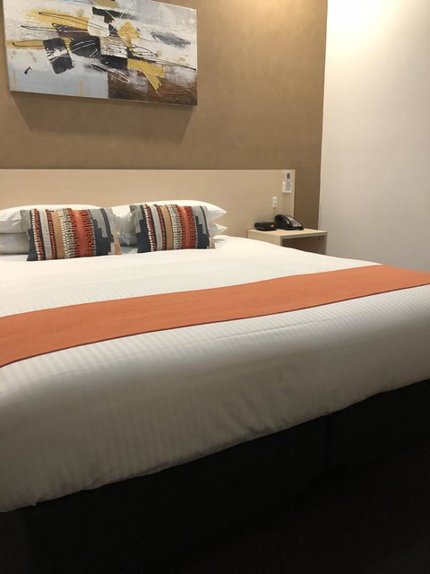 Adelaide Airport Motel - Winery Find 24