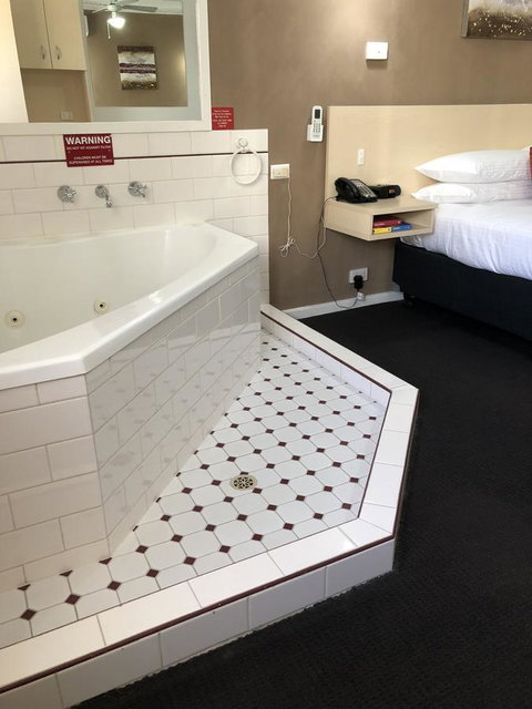 Adelaide Airport Motel - Winery Find 19