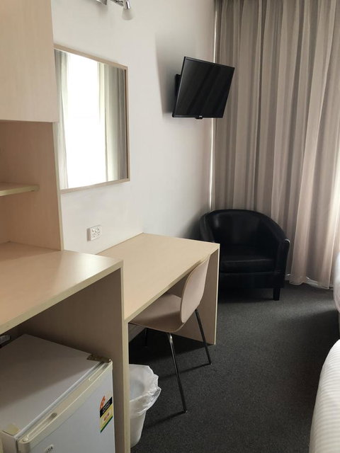 Adelaide Airport Motel - Winery Find 26