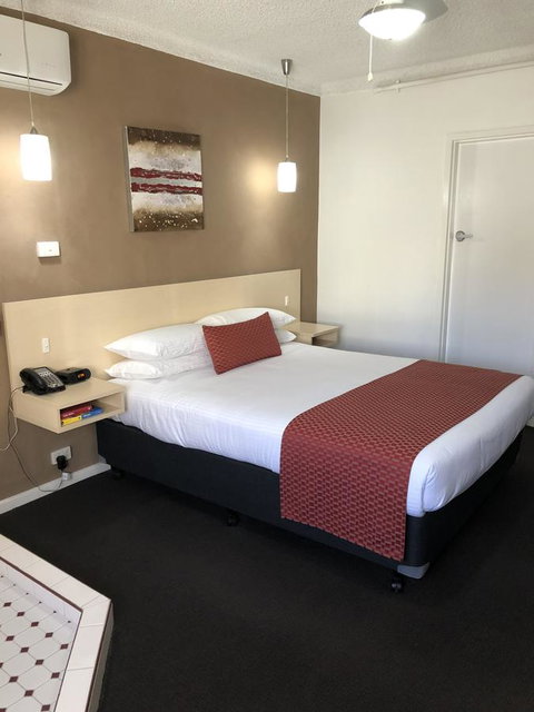 Adelaide Airport Motel - Winery Find 18