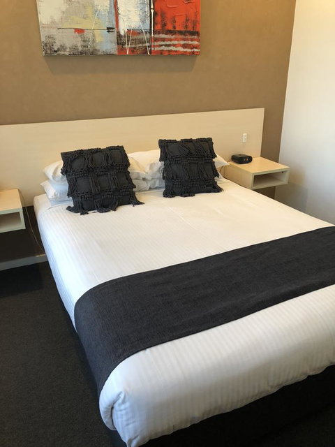Adelaide Airport Motel - Winery Find 27