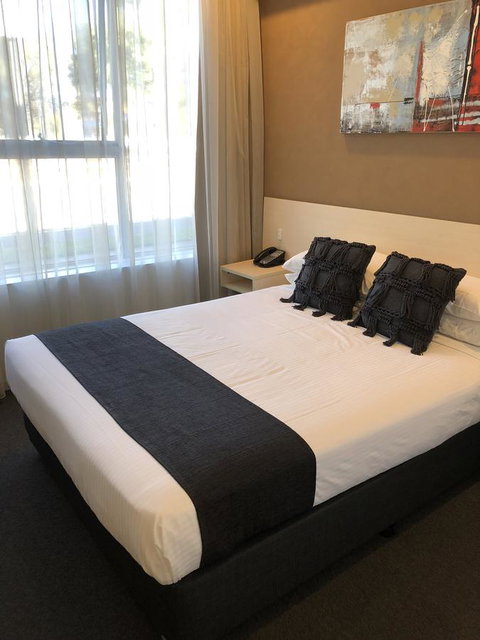 Adelaide Airport Motel - Winery Find 6