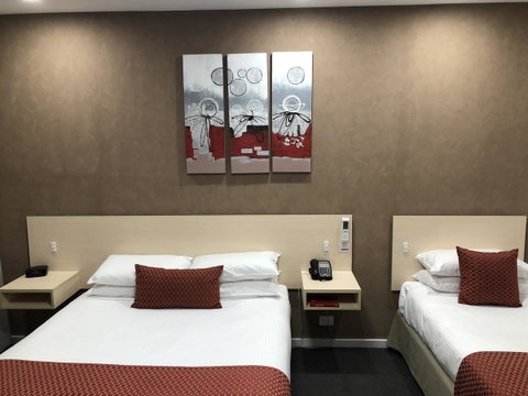 Adelaide Airport Motel - Winery Find 17