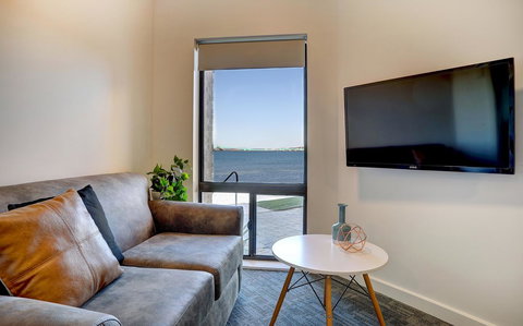 Limani Motel - Winery Find 6