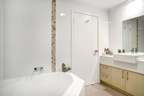 Limani Motel - Winery Find 9