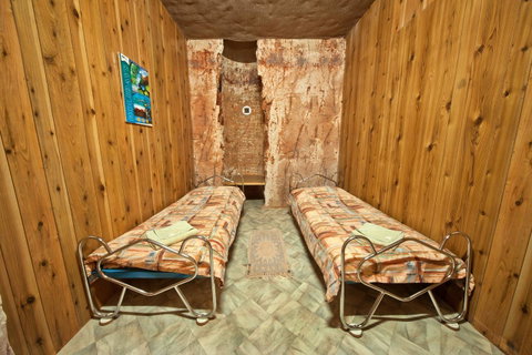 Radeka Downunder Underground Motel - Winery Find 6