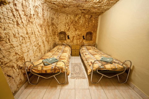 Radeka Downunder Underground Motel - Winery Find 7