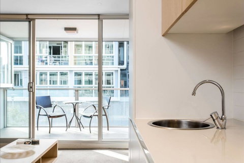 Hi 5 Stars Luxury Adelaide City Apartment - Winery Find 4