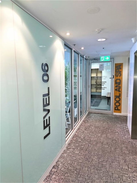 Hi 5 Stars Luxury Adelaide City Apartment - Winery Find 11