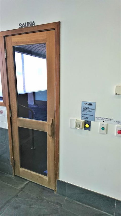 Hi 5 Stars Luxury Adelaide City Apartment - Winery Find 14