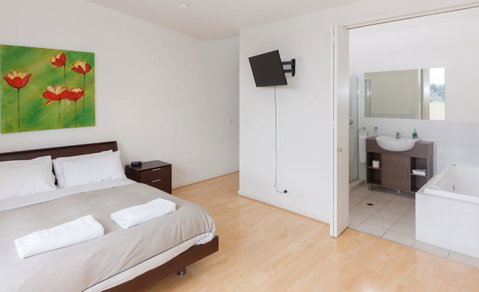 South Shores Yellowfin Villa 96 - South Shores Normanville - Winery Find 21
