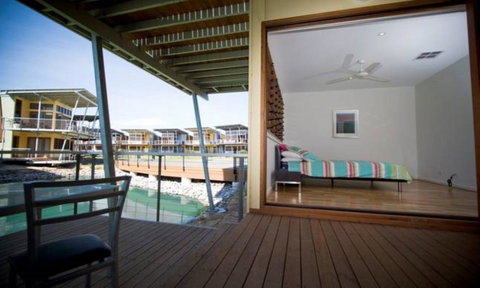 South Shores Yellowfin Villa 96 - South Shores Normanville - Winery Find 5