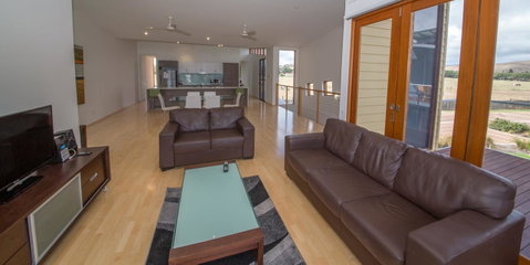South Shores Yellowfin Villa 96 - South Shores Normanville - Winery Find 1