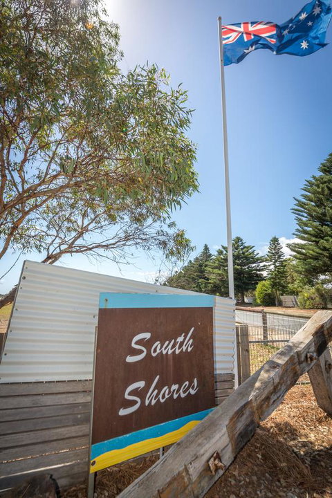 South Shores Yellowfin Villa 96 - South Shores Normanville - Winery Find 2