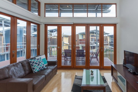 South Shores Yellowfin Villa 96 - South Shores Normanville - Winery Find 12