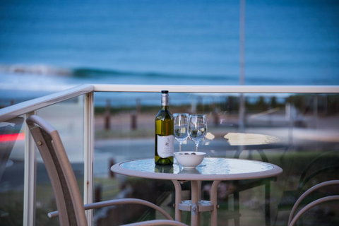 Stylish 3 Bedroom Beachview Apartment - Winery Find 3