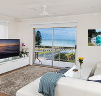 Stylish 3 Bedroom Beachview Apartment - Winery Find