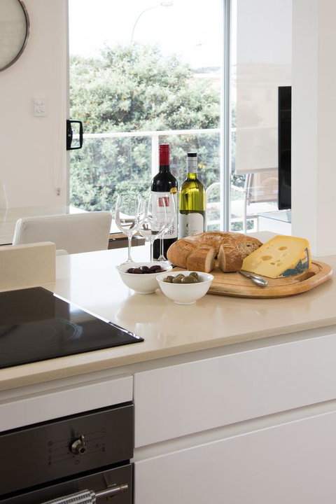 Stylish 3 Bedroom Beachview Apartment - Winery Find 7