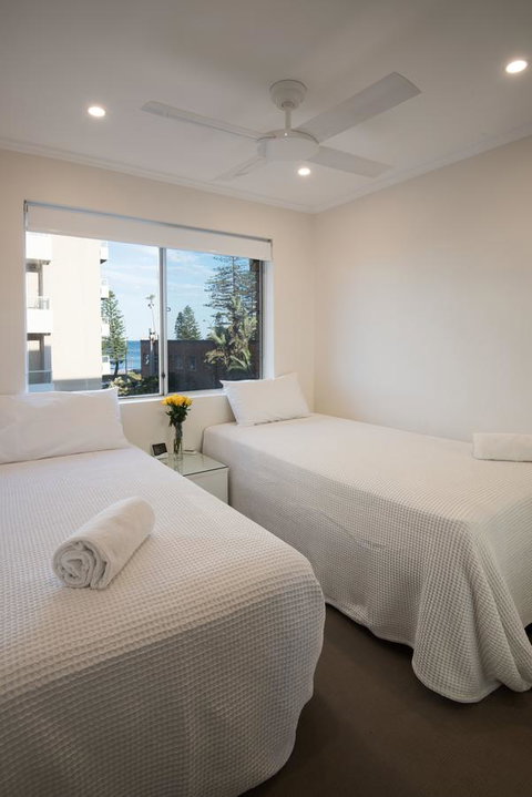 Stylish 3 Bedroom Beachview Apartment - Winery Find 11