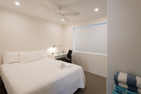 Stylish 3 Bedroom Beachview Apartment - Winery Find 10