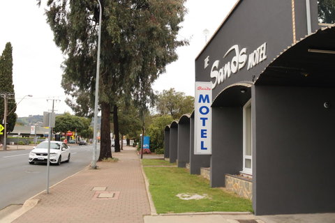 The Sands Motel Adelaide - Winery Find 1