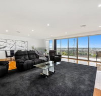 BENGALEE EXECUTIVE TOWNHOUSE- MODERN  STYLISH - Winery Find