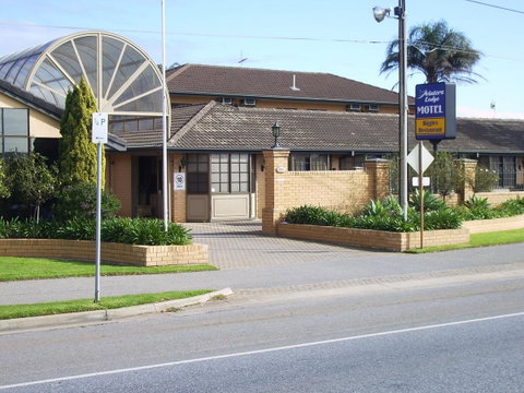 Aviators Lodge - Winery Find 23