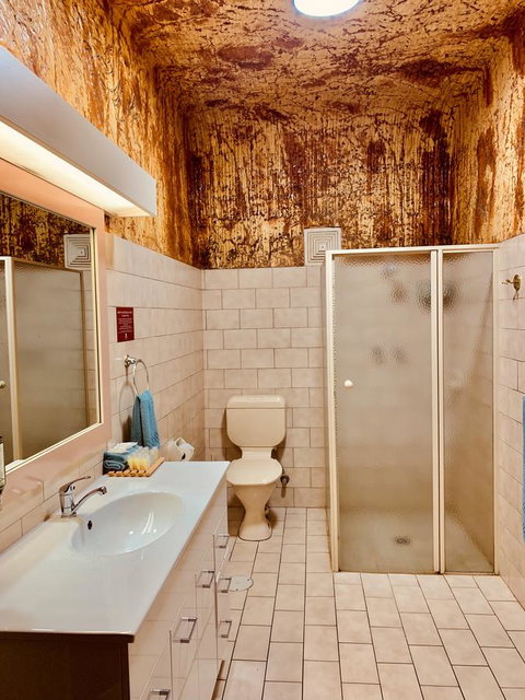 Desert Cave Hotel - Winery Find 6