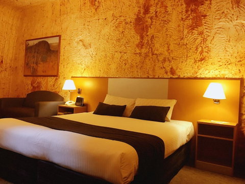 Desert Cave Hotel - Winery Find 37