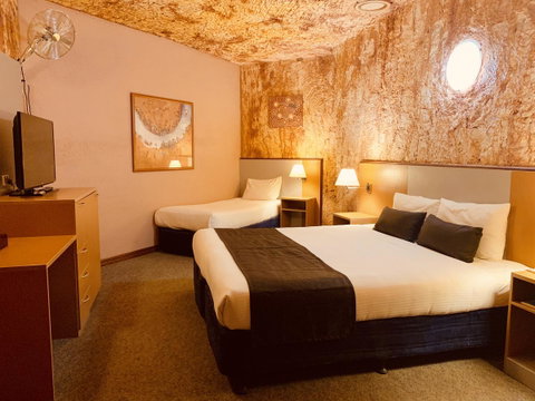 Desert Cave Hotel - Winery Find 23