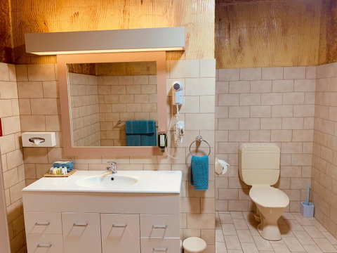 Desert Cave Hotel - Winery Find 8