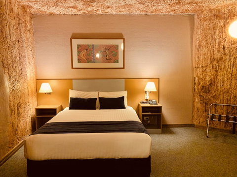 Desert Cave Hotel - Winery Find 10