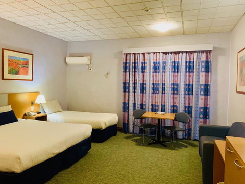 Desert Cave Hotel - Winery Find 26