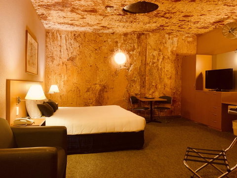 Desert Cave Hotel - Winery Find 18
