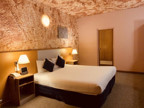 Desert Cave Hotel - Winery Find 4