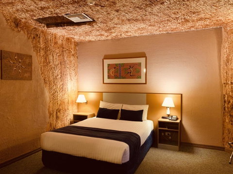 Desert Cave Hotel - Winery Find 12