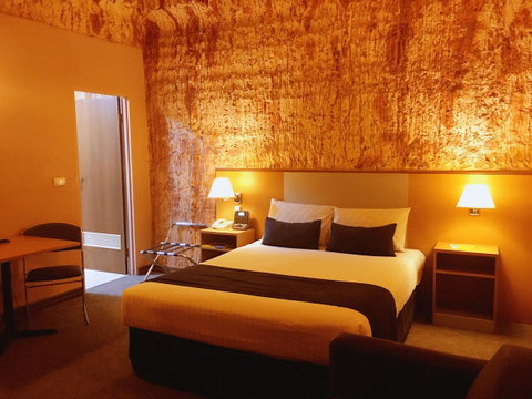 Desert Cave Hotel - Winery Find 40