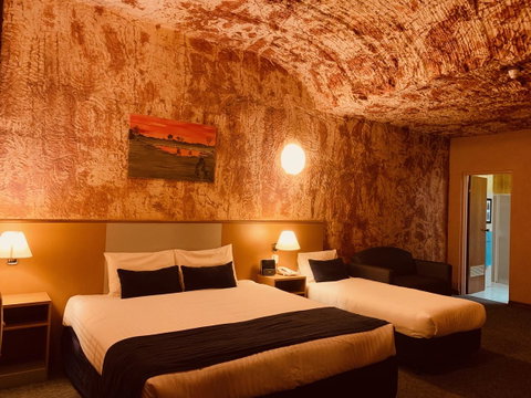 Desert Cave Hotel - Winery Find 25