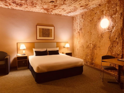 Desert Cave Hotel - Winery Find 17
