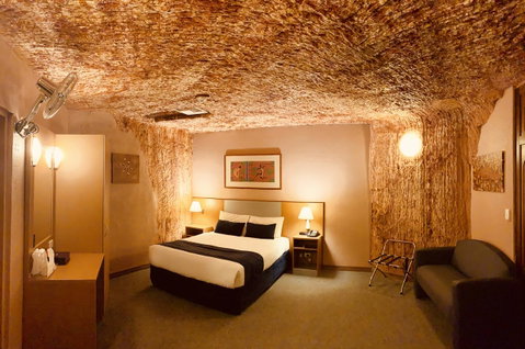 Desert Cave Hotel - Winery Find 11