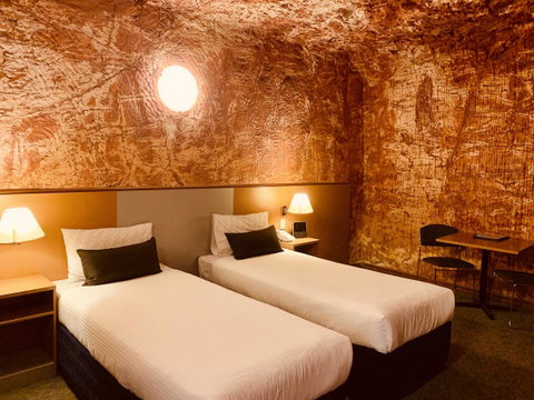 Desert Cave Hotel - Winery Find 15