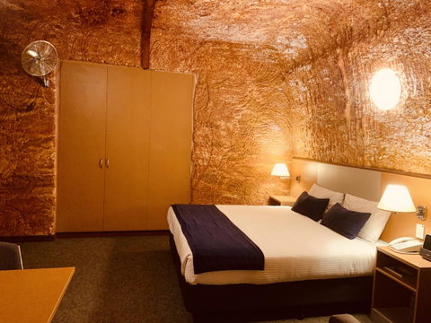 Desert Cave Hotel - Winery Find 14