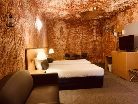 Desert Cave Hotel - Winery Find 16