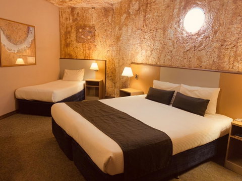 Desert Cave Hotel - Winery Find 24