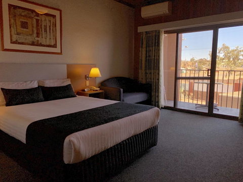Desert Cave Hotel - Winery Find 20