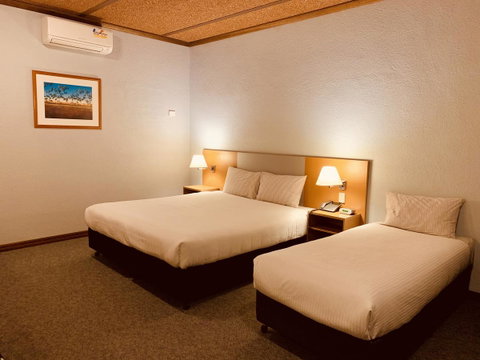 Desert Cave Hotel - Winery Find 22