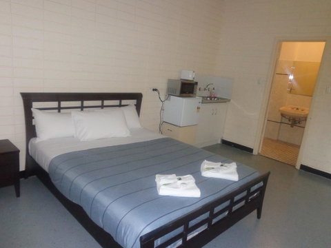 Adelaide Backpackers And Travellers Inn - Winery Find 23