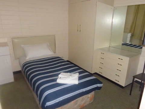 Adelaide Backpackers And Travellers Inn - Winery Find 28